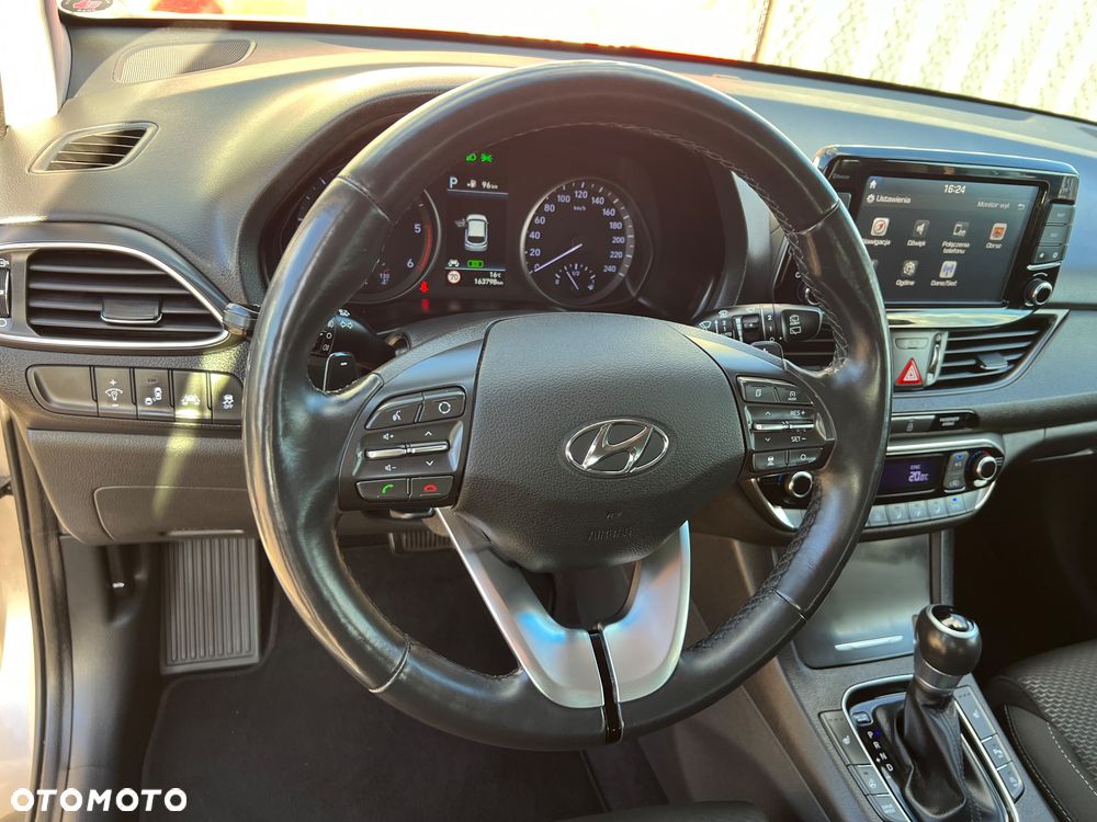 Hyundai i30 1.6 D Premiere Luxury DCT - 28