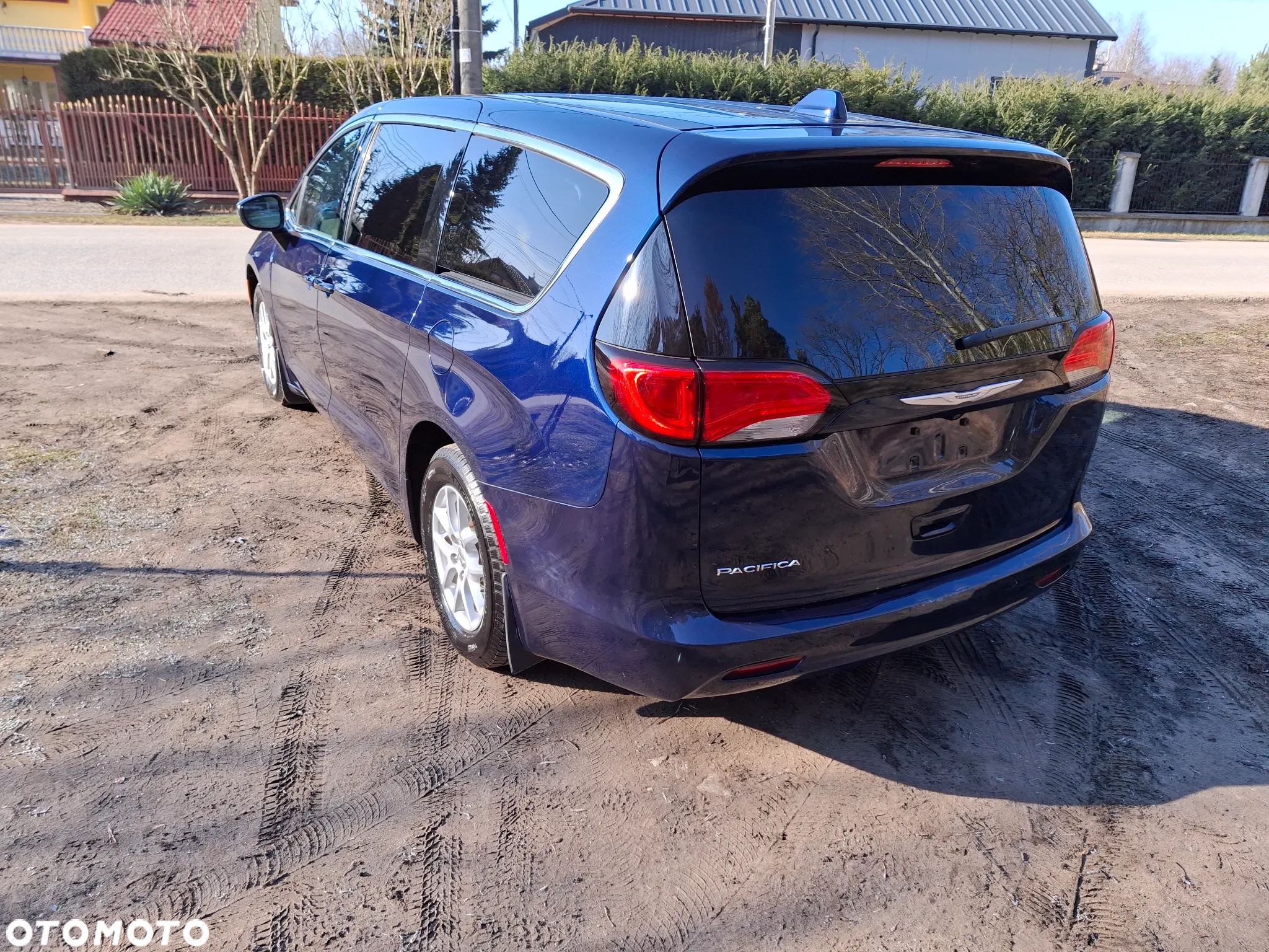 Chrysler Pacifica - 6