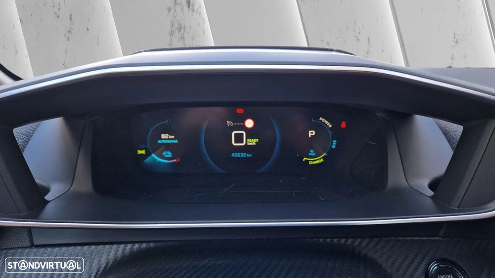 Peugeot e-208 GT - 13