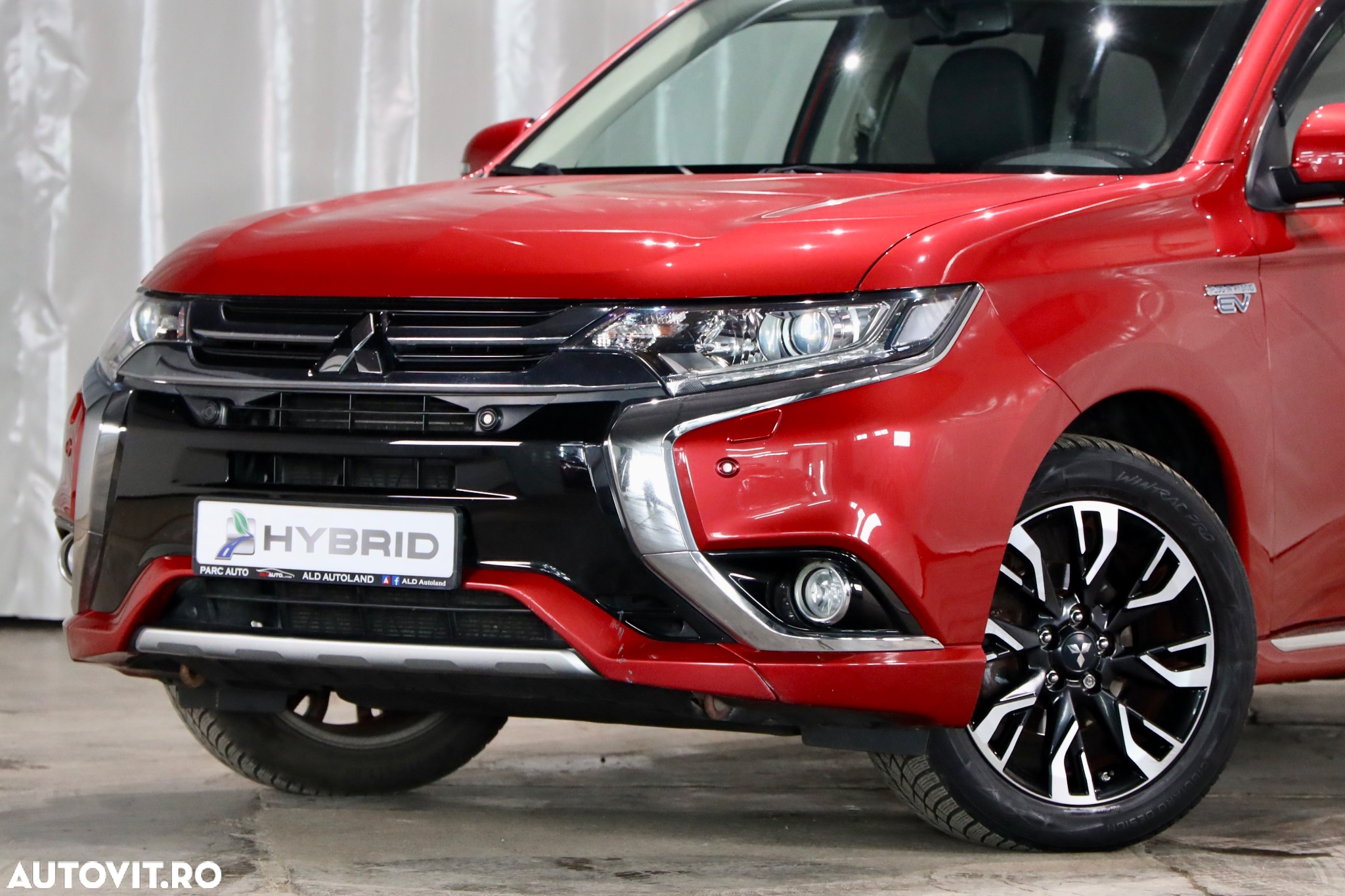 Mitsubishi Outlander 2.0 4WD Plug-In Hybrid - 27