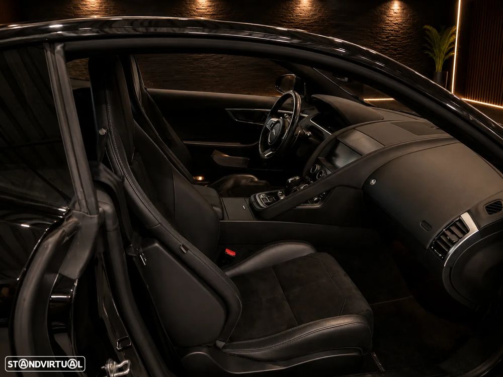 Jaguar F-Type 2.0 i4 R-Dynamic Black - 9