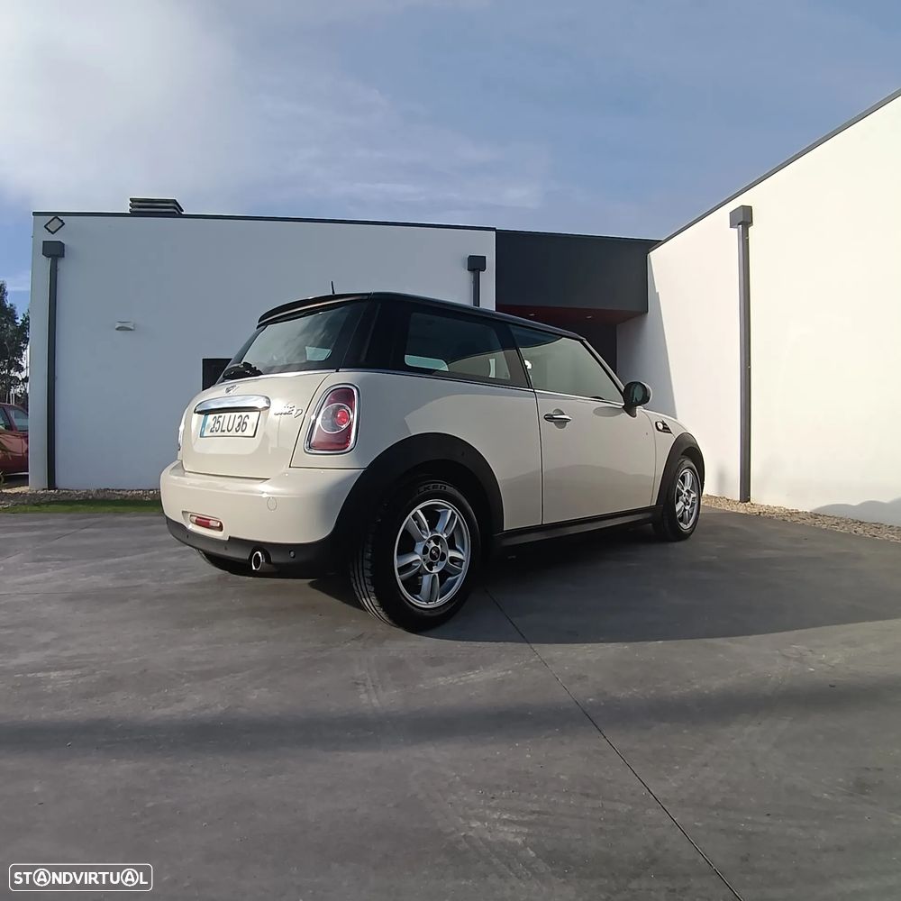 MINI 3 Portas One D - 12