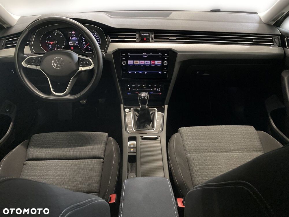 Volkswagen Passat - 10