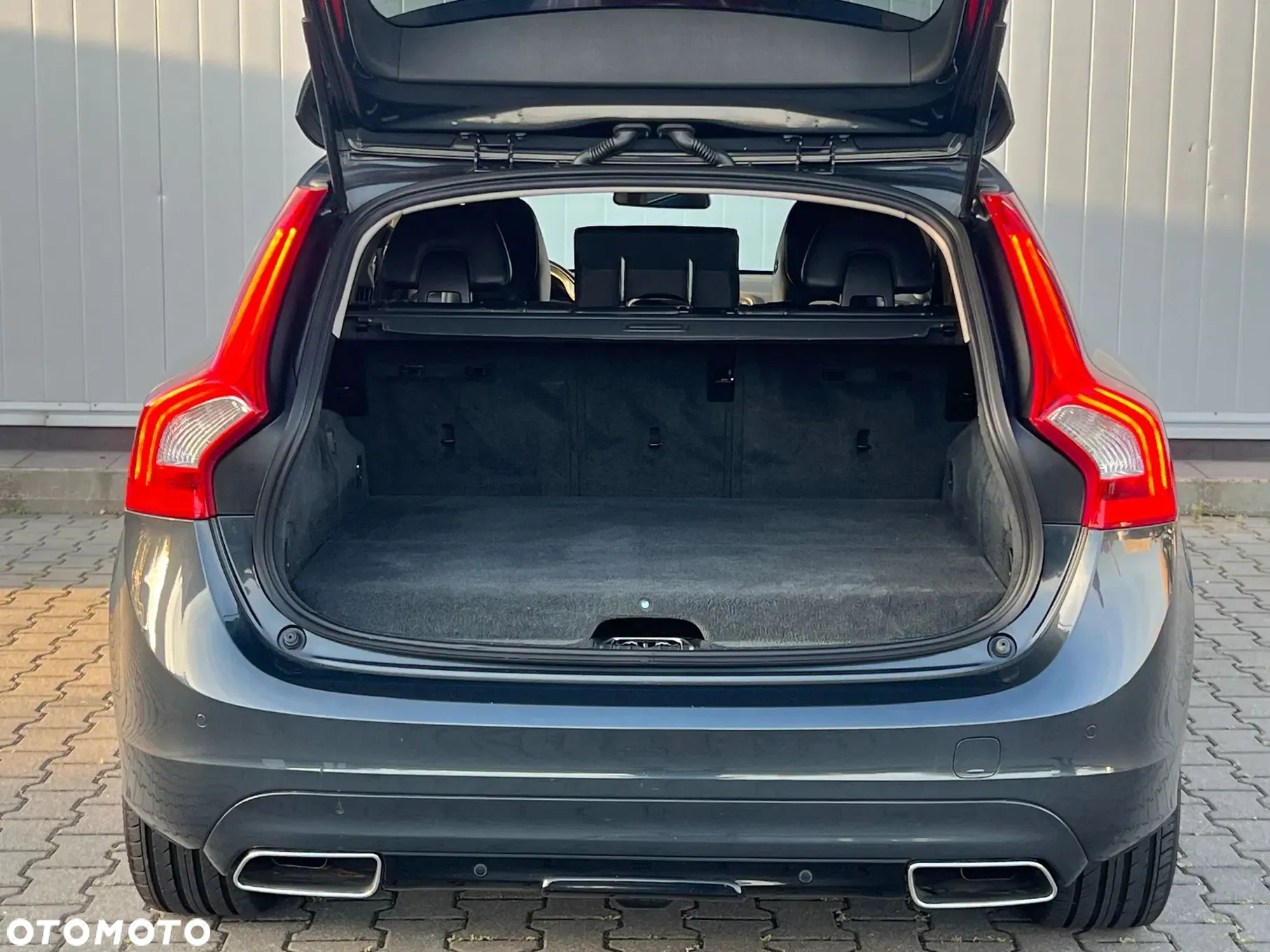 Volvo V60 D6 AWD Plug-in Hybrid Summum - 16