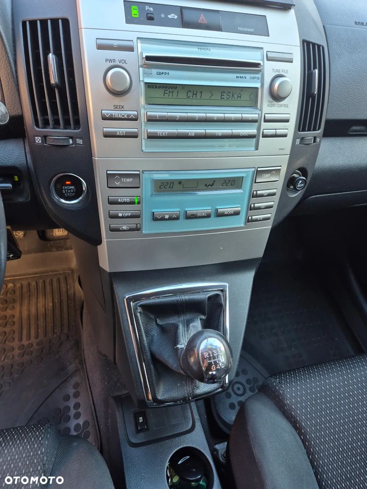 Toyota Corolla Verso 2.2 D-4D - 10