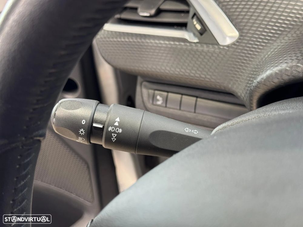 Peugeot 208 1.2 PureTech Style - 18