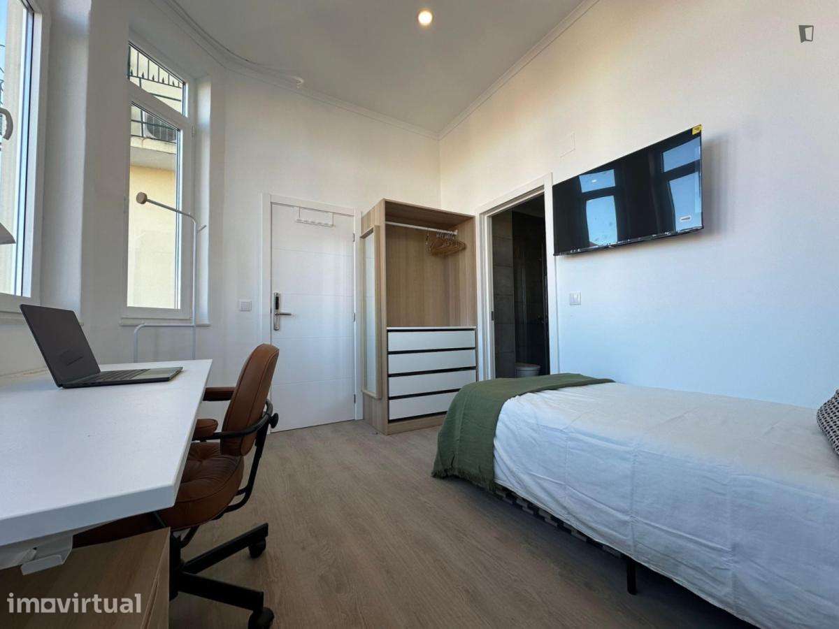 Quarto - localizado em São Sebastião Lisbon - Grande imagem: 2/13