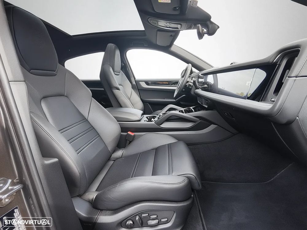 Porsche Cayenne Coupé E-Hybrid - 12