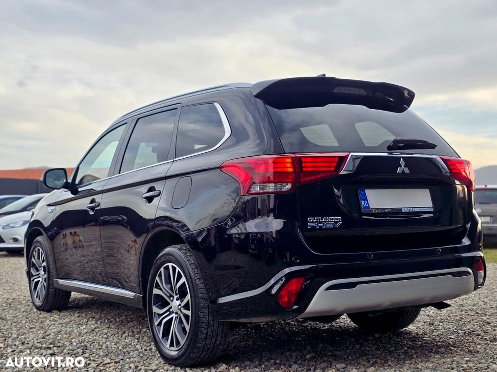 Mitsubishi Outlander PHEV 2.4 L 4X4 Instyle+ - 6