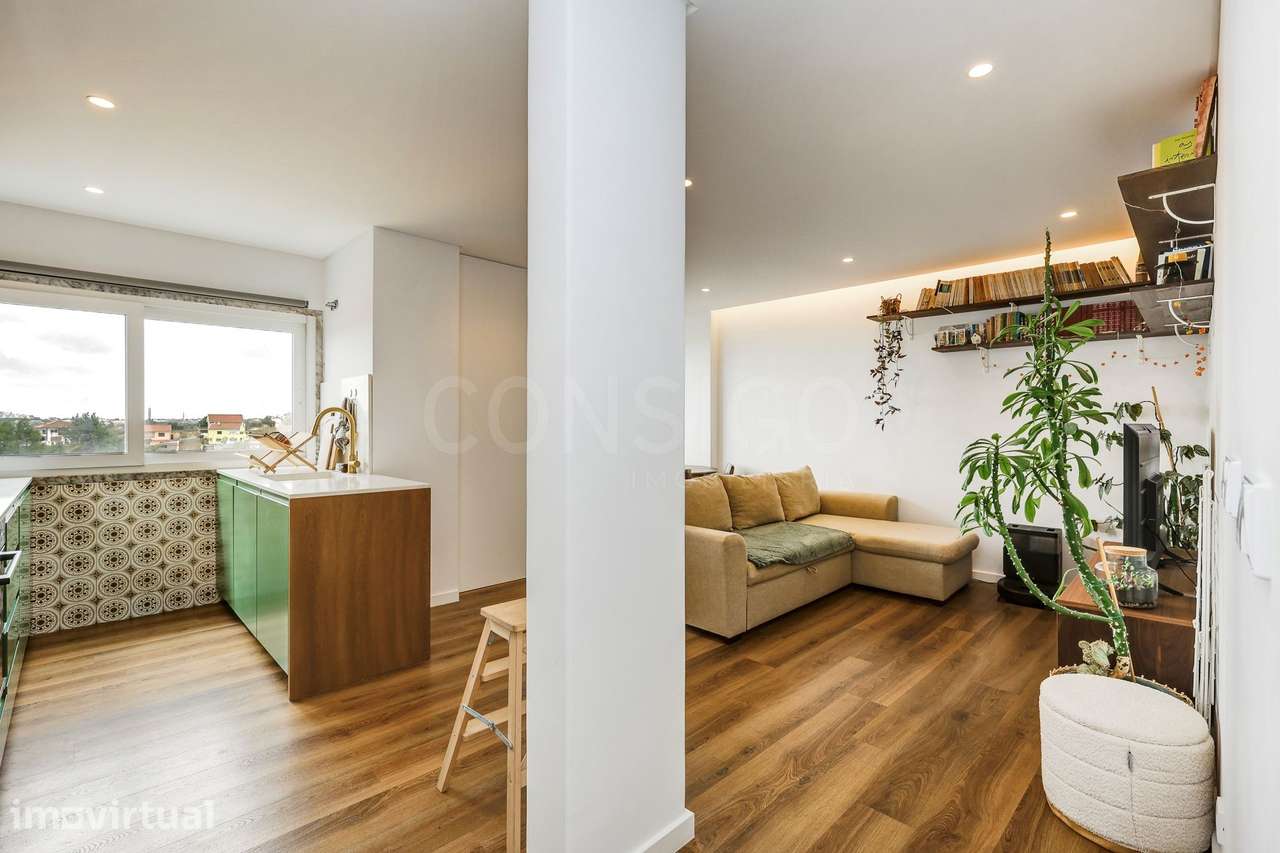 T2+1 Remodelado em Porto Salvo com Sótão Privativo - 80 m² - Grande imagem: 2/20