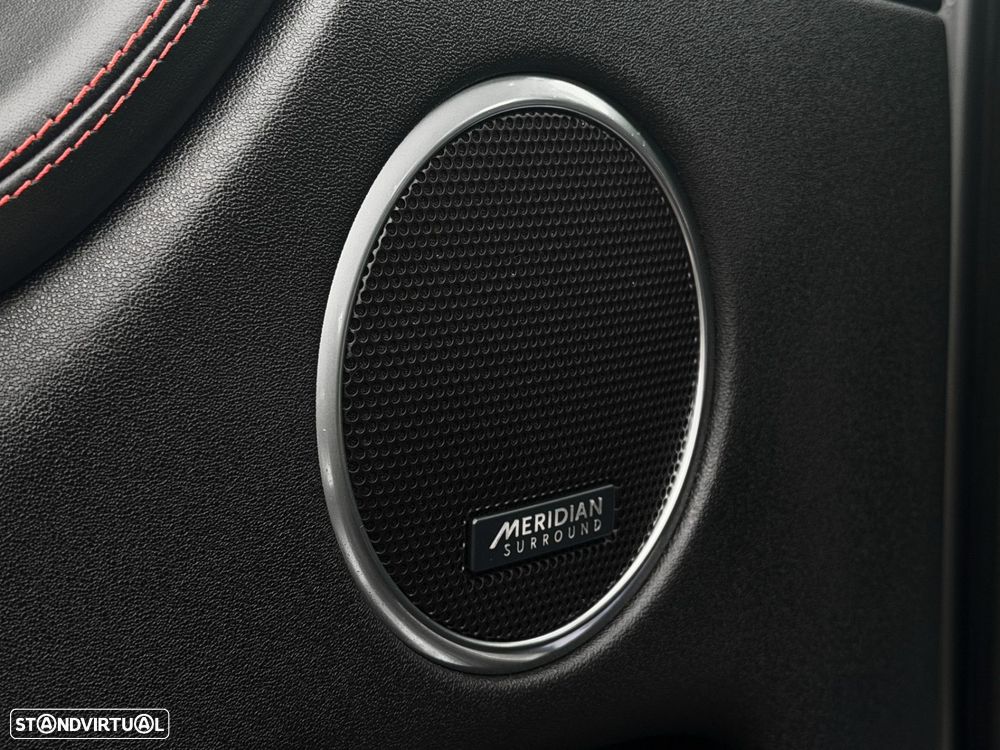 Land Rover Discovery Sport P300e R-Dynamic SE - 19