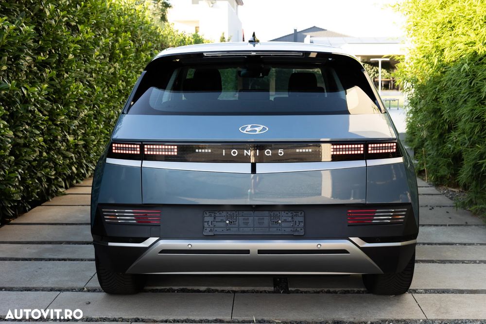 Hyundai IONIQ - 7