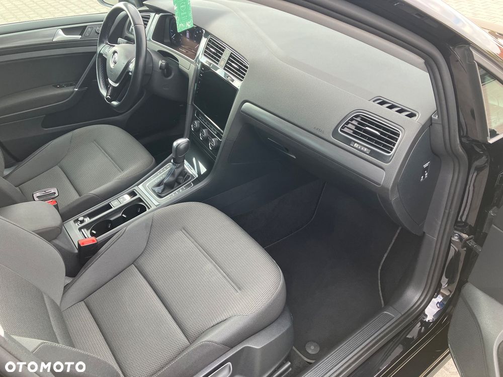 Volkswagen Golf - 10