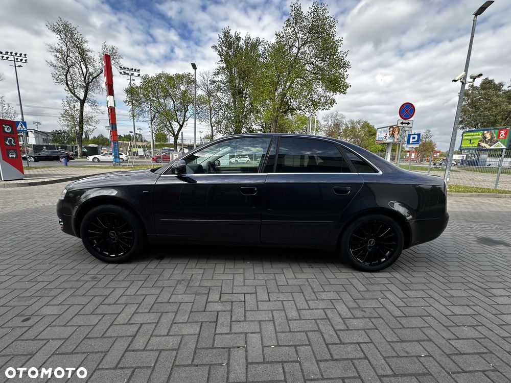 Audi A4 Limousine - 11