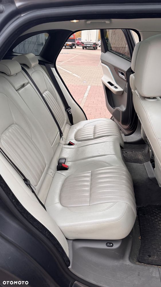 Jaguar F-Pace 2.0 i4P AWD Portfolio - 13