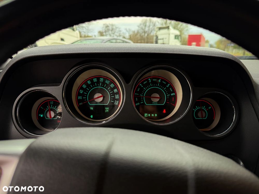 Dodge Challenger - 12