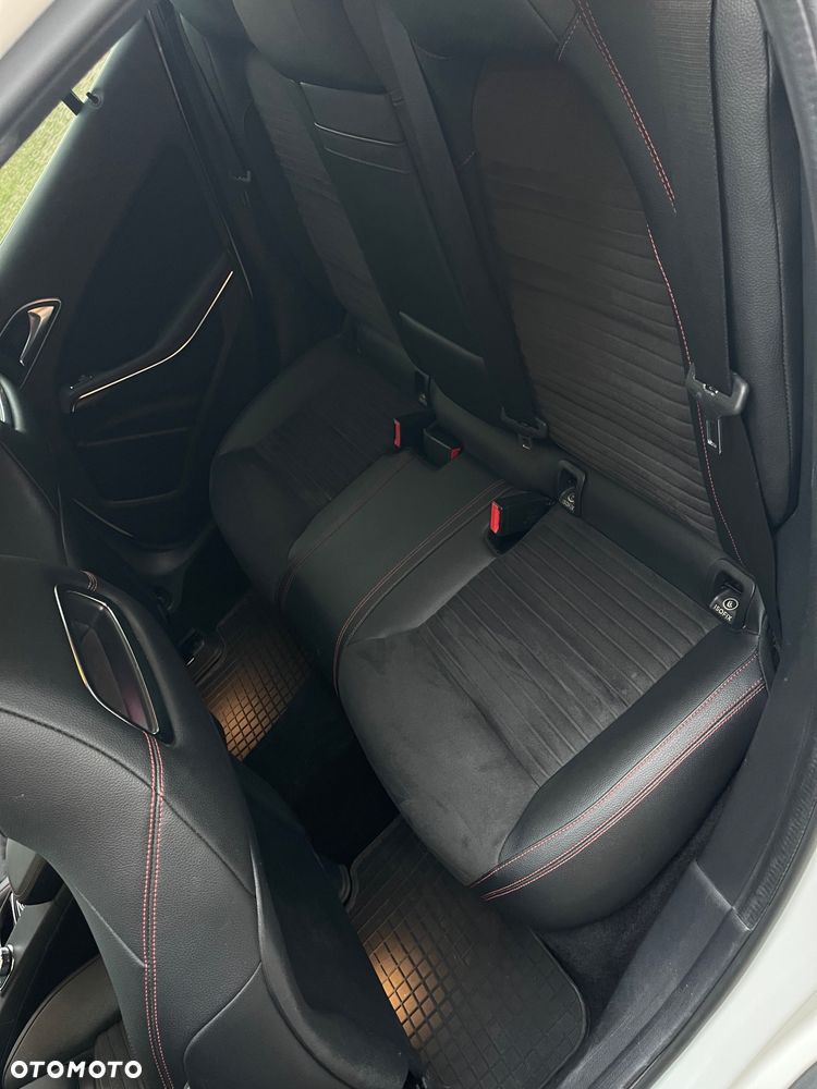 Mercedes-Benz GLA 200 7G-DCT - 19
