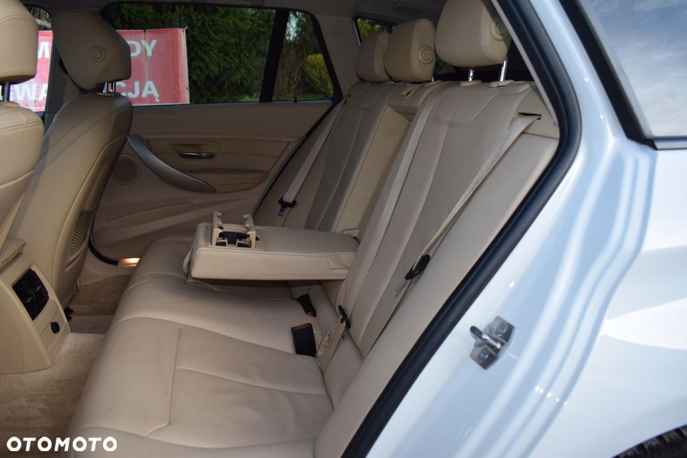 BMW Seria 3 320d DPF Edition Exclusive - 10
