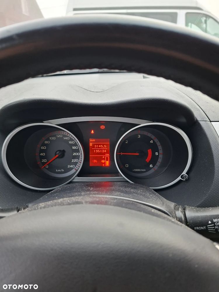 Mitsubishi Outlander 2.0 DID Intense + SE - 5