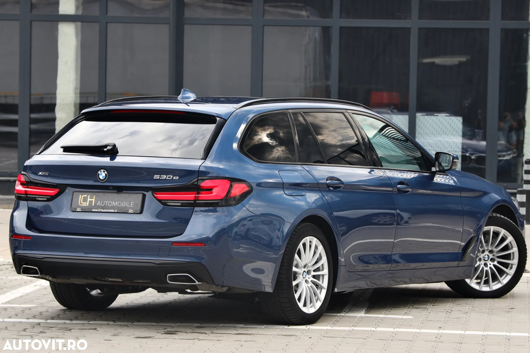 BMW Seria 5 530e xDrive Touring Aut. Luxury Line - 4