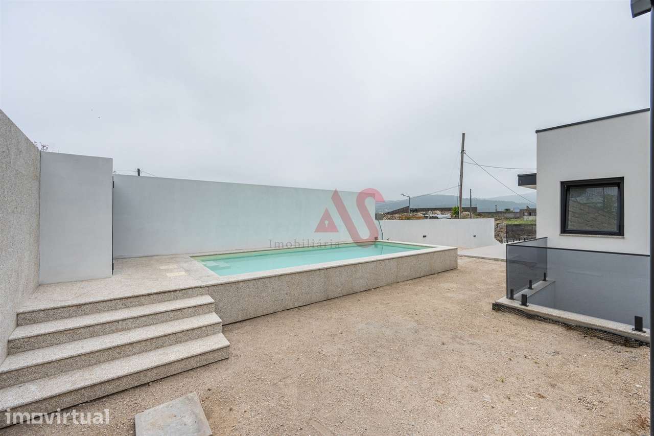 Moradia Geminada T3 Nova com Piscina em Aldão, Guimarães - Grande imagem: 3/29