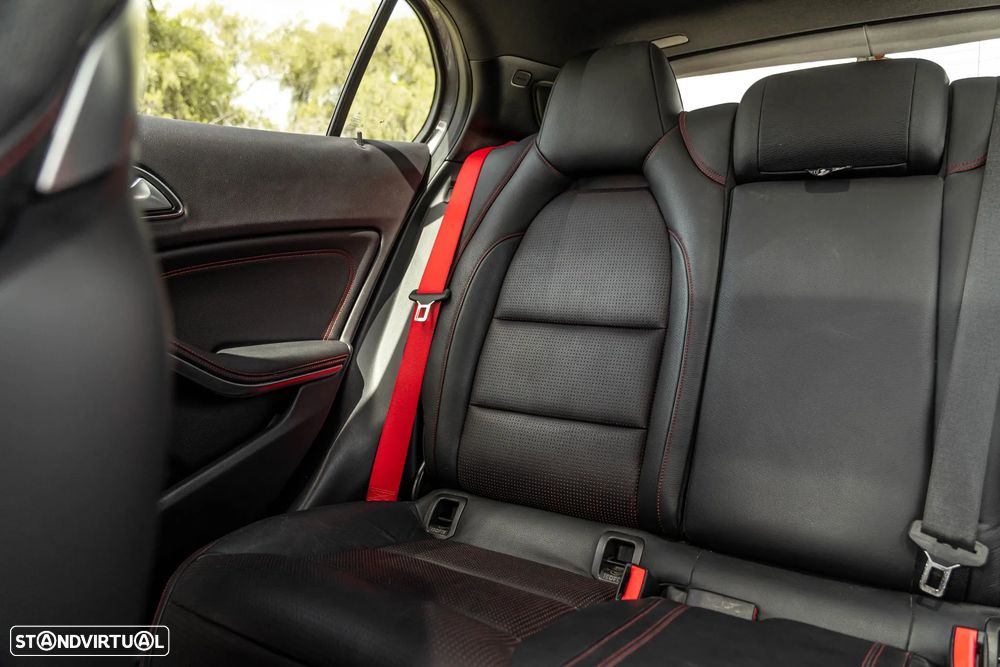 Mercedes-Benz GLA 45 AMG 4-Matic - 23