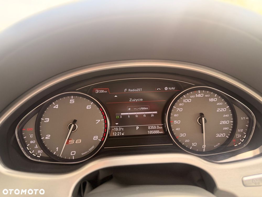 Audi S8 - 36