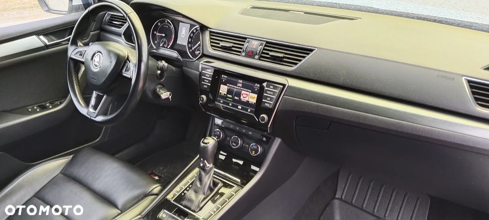 Skoda Superb 2.0 TDI DSG Sportline - 8