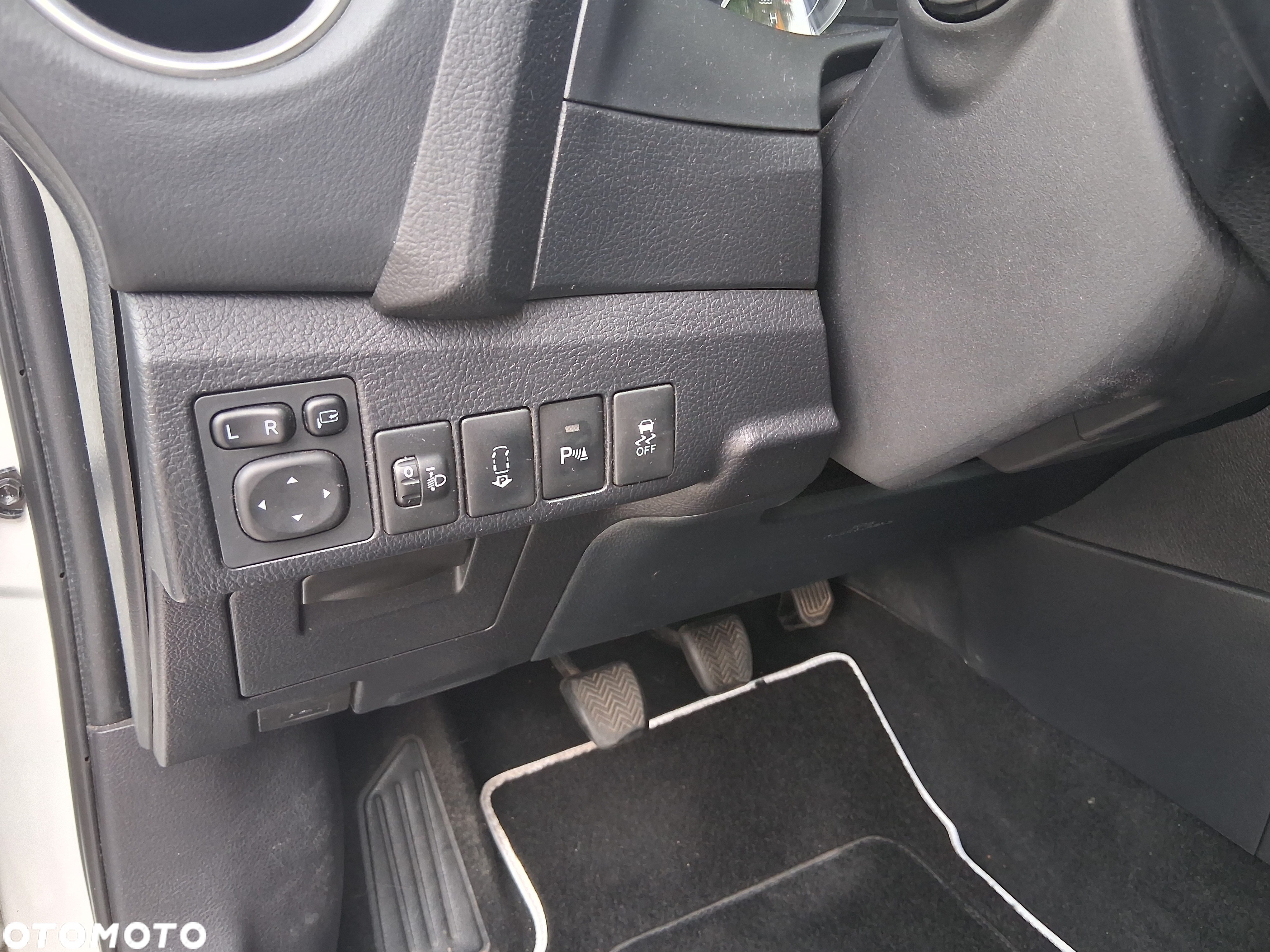 Toyota Auris 2.0 D-4D Dynamic - 16