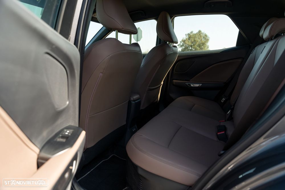 Lexus LBX Elegant - 12