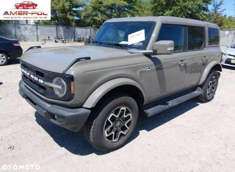 Ford Bronco - 1