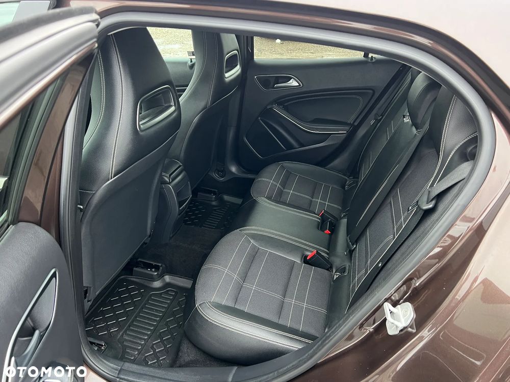 Mercedes-Benz GLA 250 4-Matic AMG Line - 23