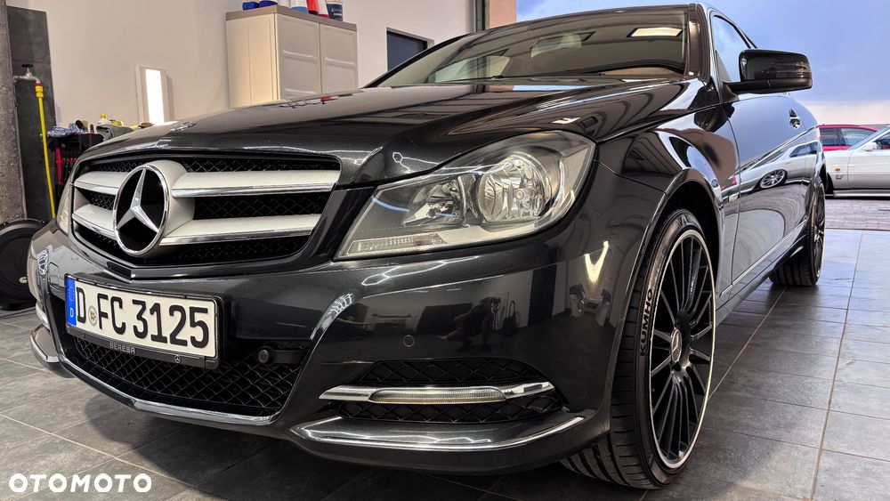 Mercedes-Benz Klasa C 220 CDI BlueEff - 32