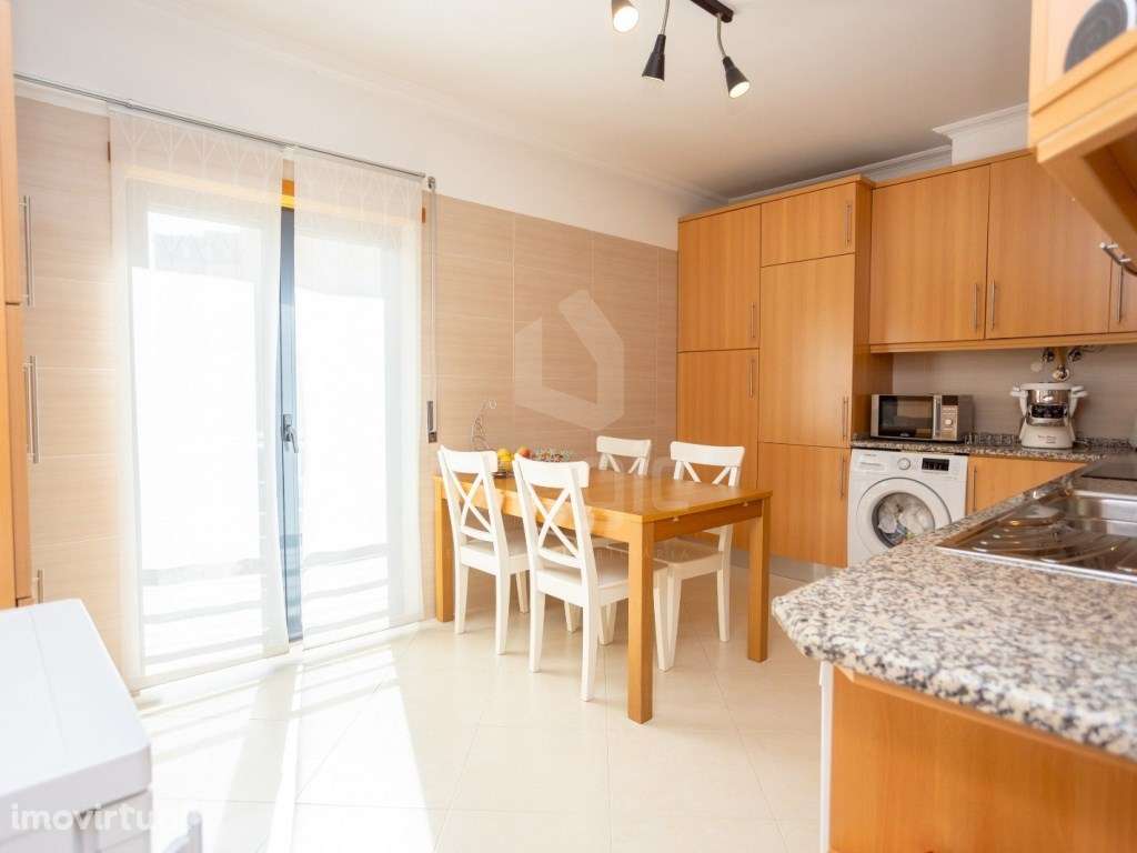 Apartamento T2 Usado com lugar de estacionamento em Vialonga - Grande imagem: 5/27