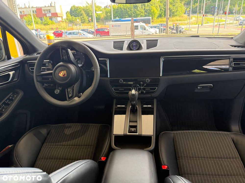 Porsche Macan T - 12