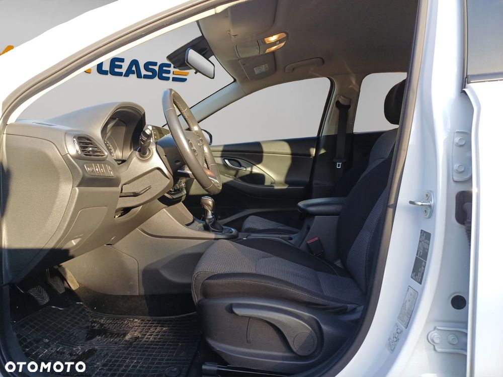Hyundai i30 1.5 DPI Classic + - 8