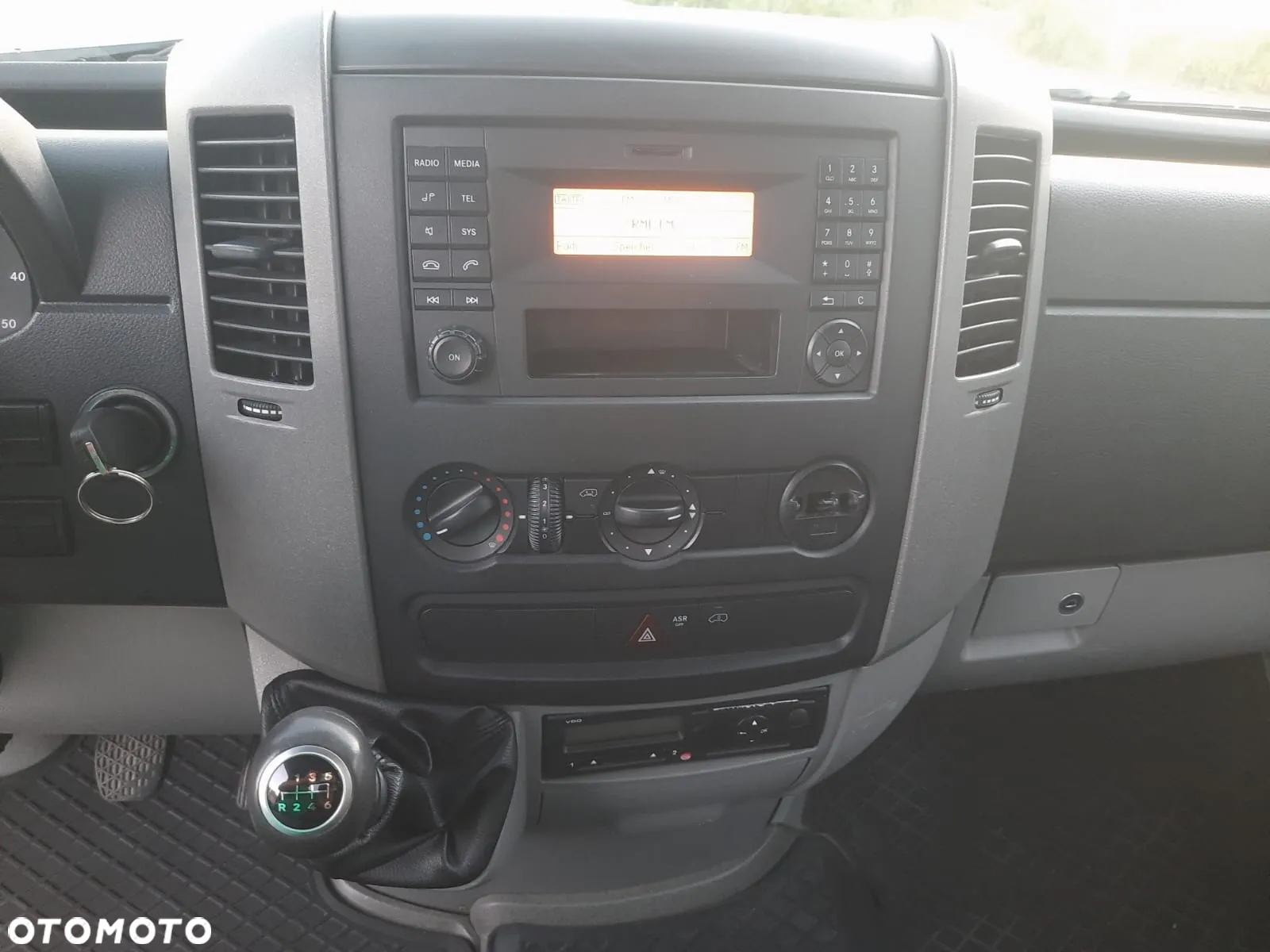 Mercedes-Benz Sprinter - 14