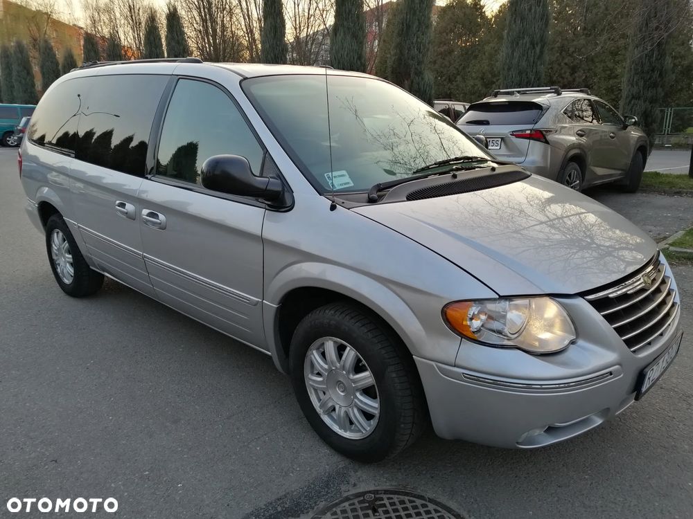 Chrysler Town & Country 3.8L LXi - 2