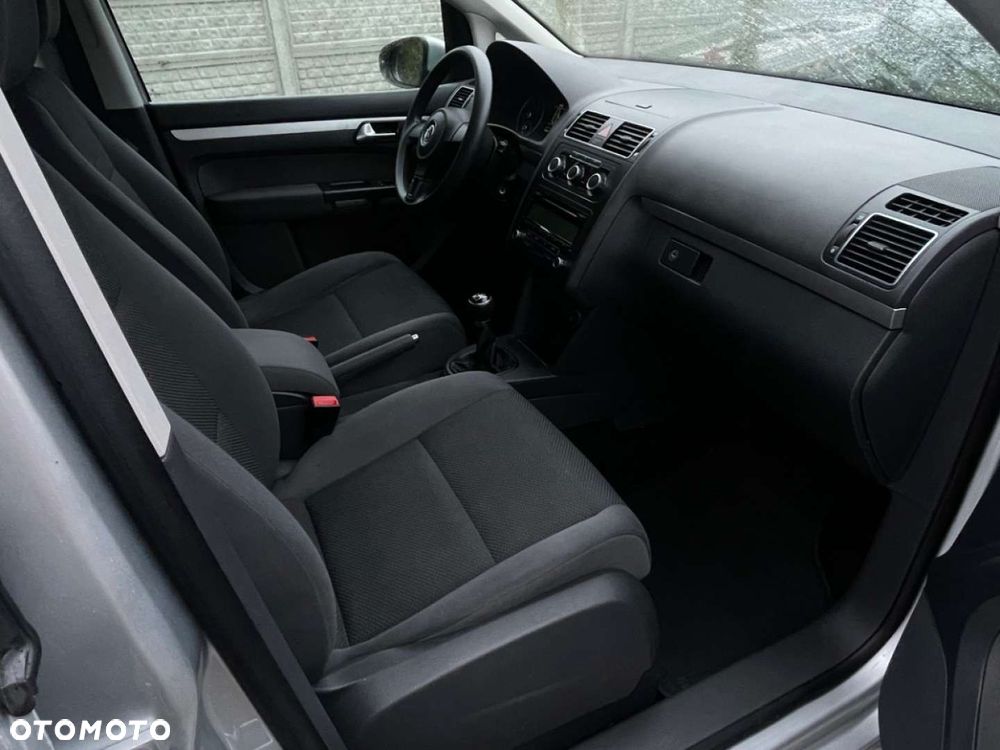 Volkswagen Touran - 16