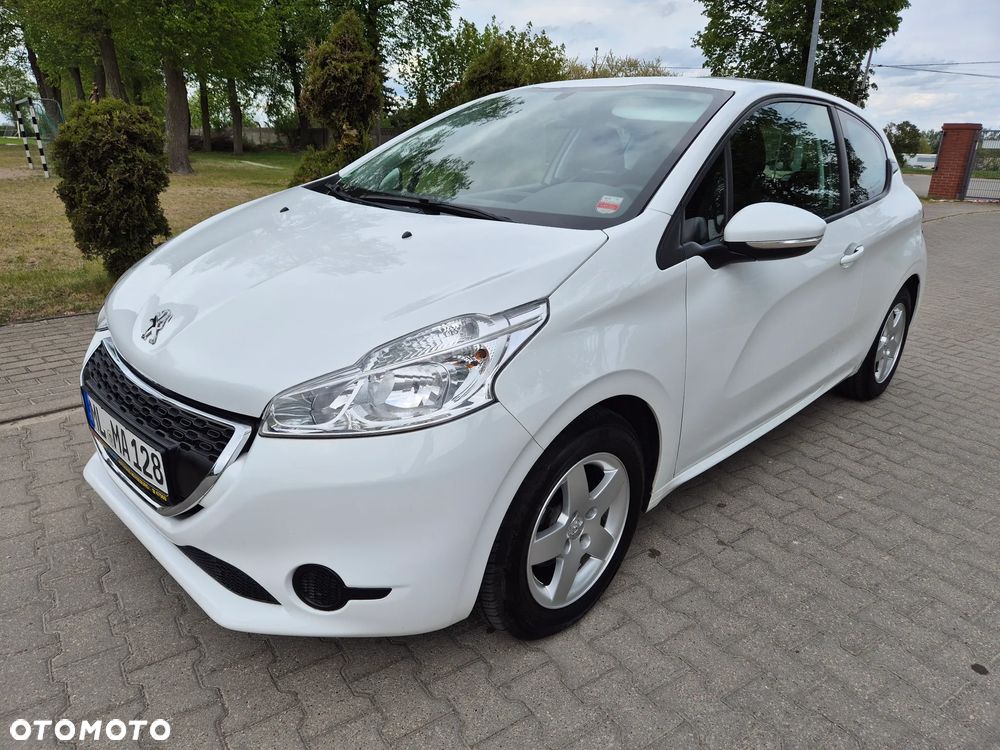 Peugeot 208 - 1