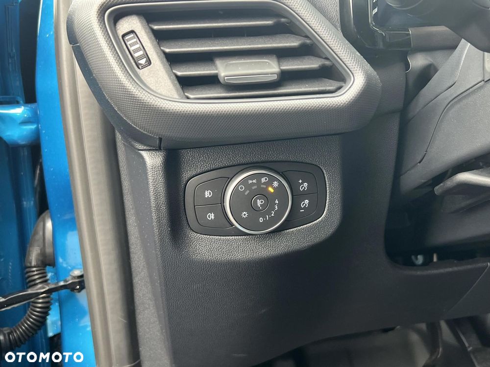 Ford Transit Courier - 32