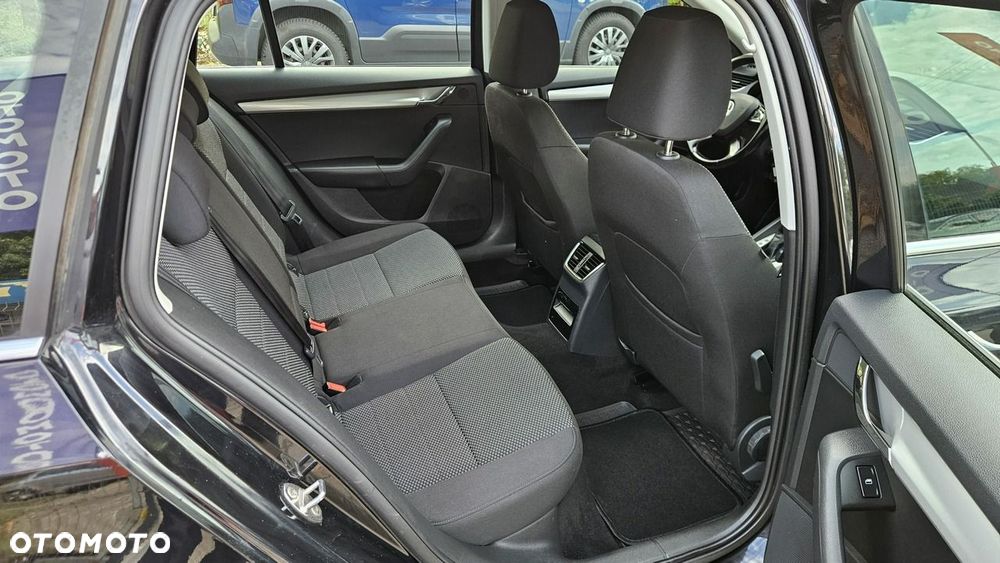 Skoda Octavia 1.6 TDI Ambiente DSG - 23