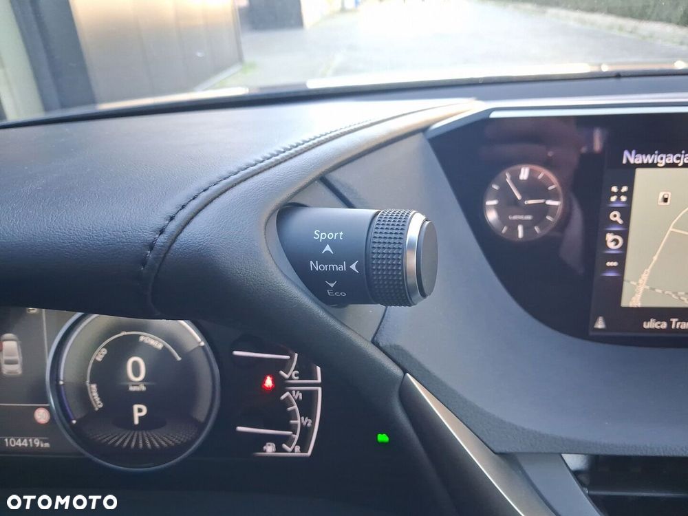 Lexus ES 300h Business Edition + - 12