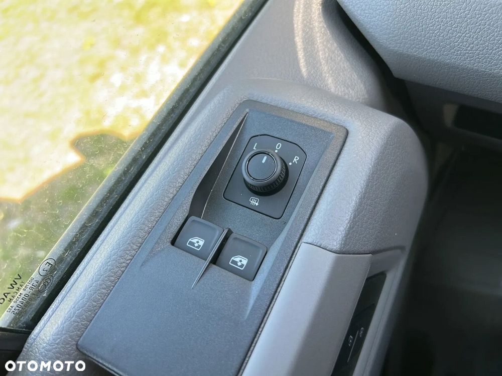 Volkswagen Crafter KONTENER MEBLOWY+WINDA/35 Podwozie z pojedynczą kabiną 2,0 l 163 KM manual r. o.: 4490 mm - 28