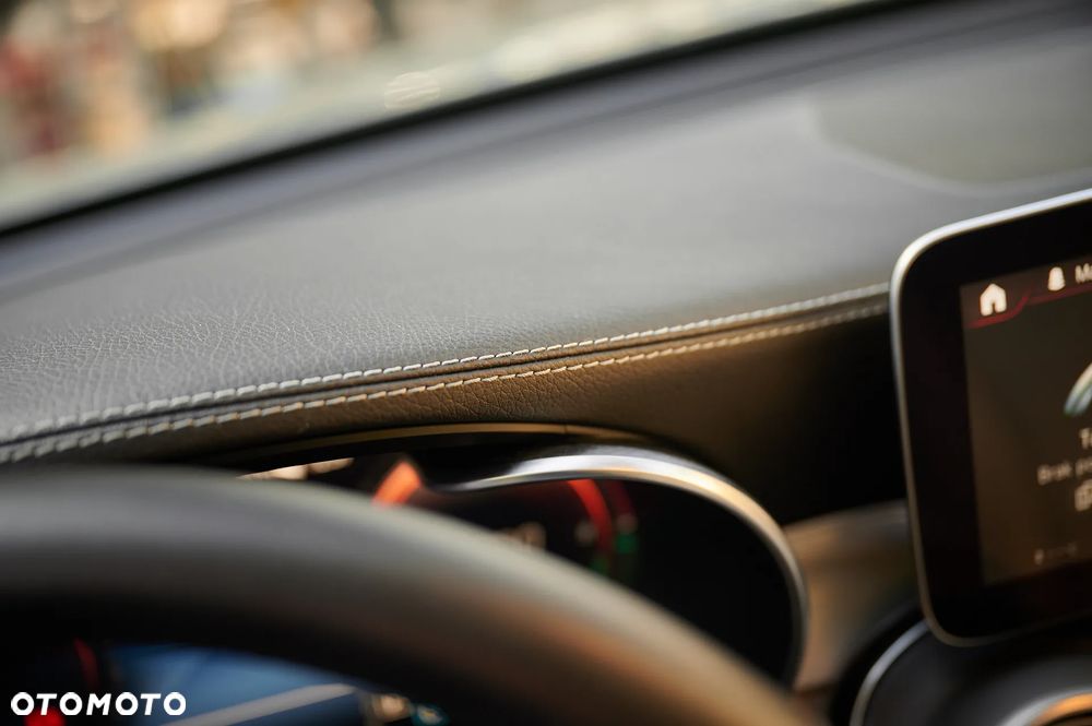 Mercedes-Benz GLC 300 e 4-Matic Business Edition - 24