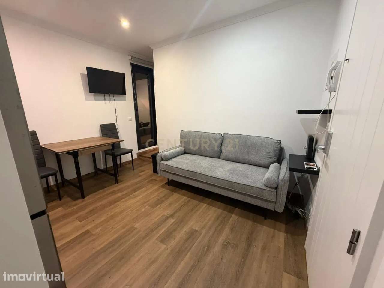 T1 Remodelado Junto ao Fórum Madeira com Estacionamento - Grande imagem: 2/15