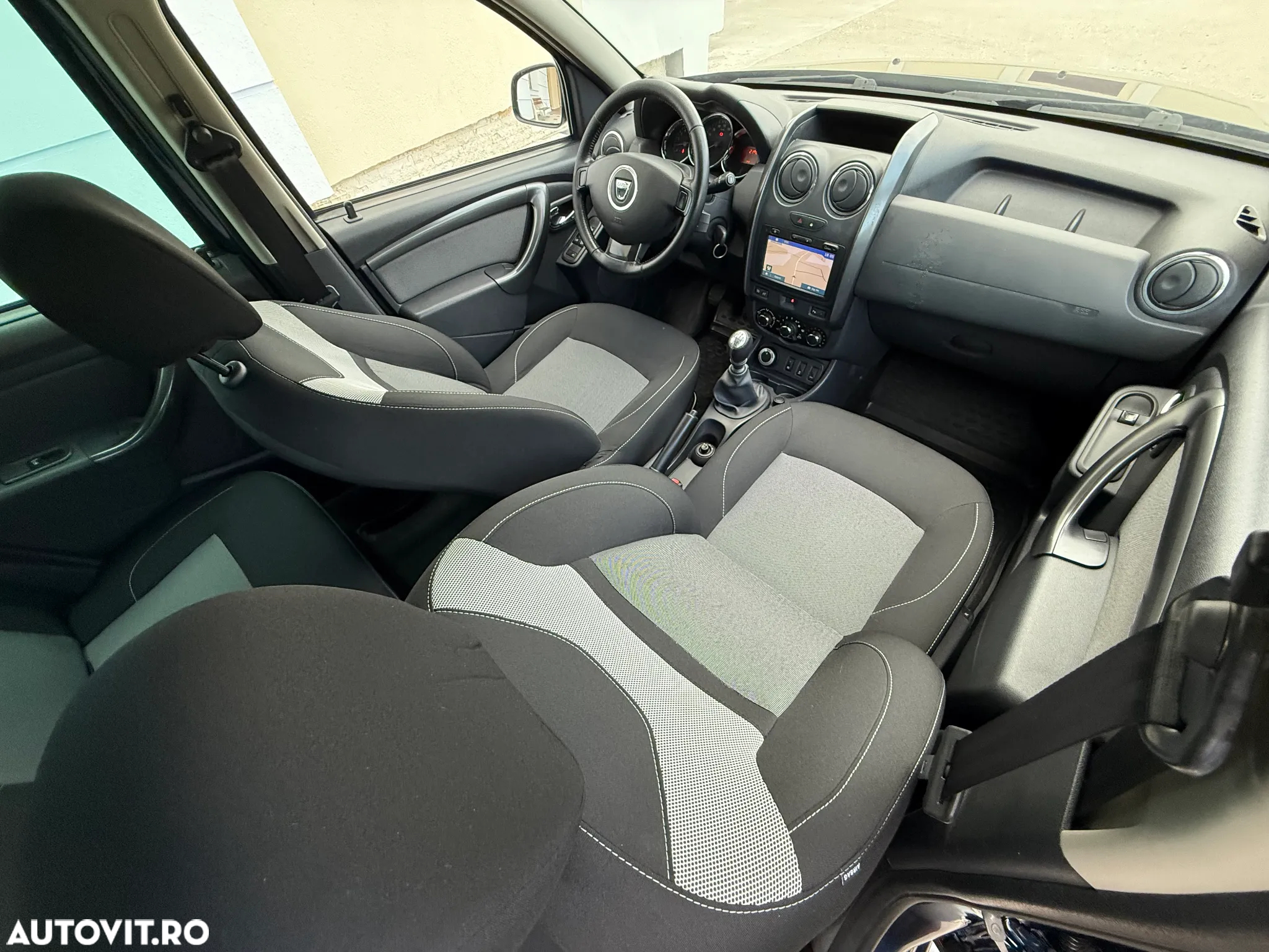 Dacia Duster 1.6 4x4 SL Connected by Orange - 8