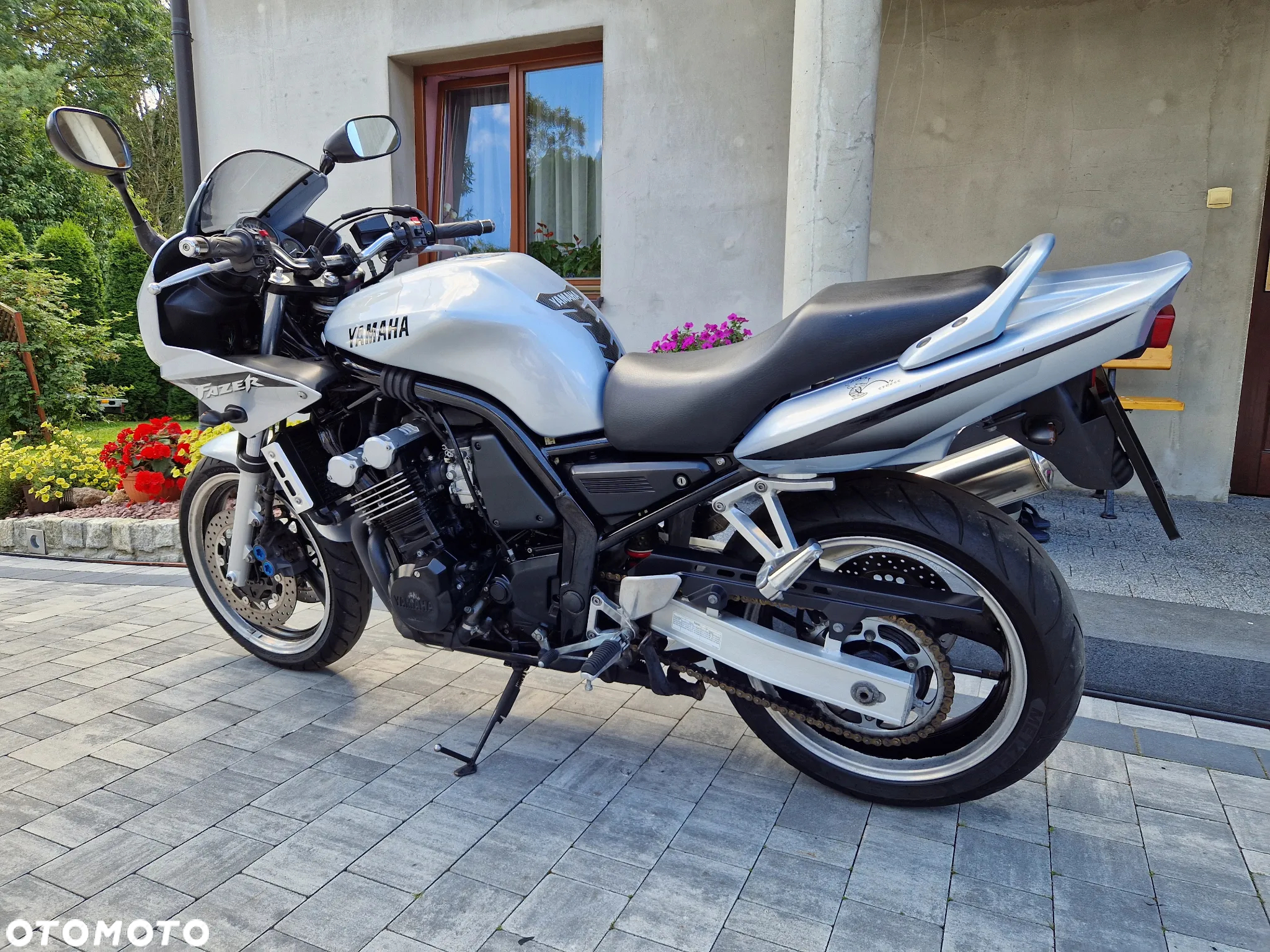 Yamaha FZS - 11
