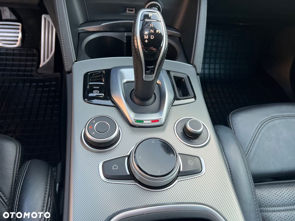 Alfa Romeo Stelvio 2.0 Turbo Veloce Q4 - 29