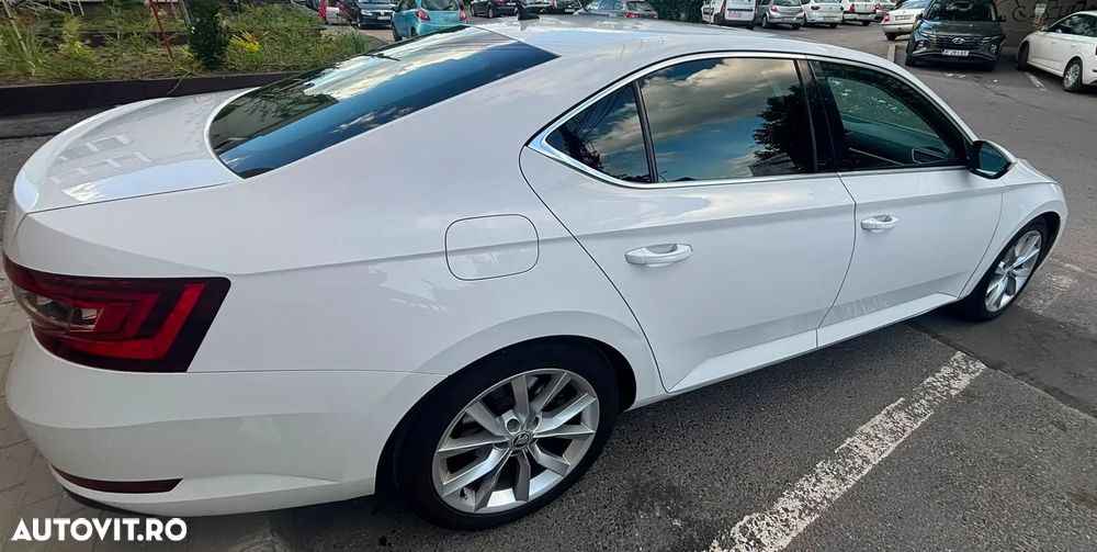 Skoda Superb 2.0 TDI DSG Ambition - 1
